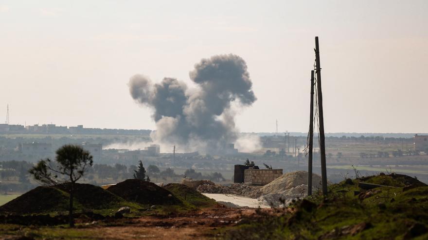 Imagen de archivo de un bombardeo en Idlib, Siria.