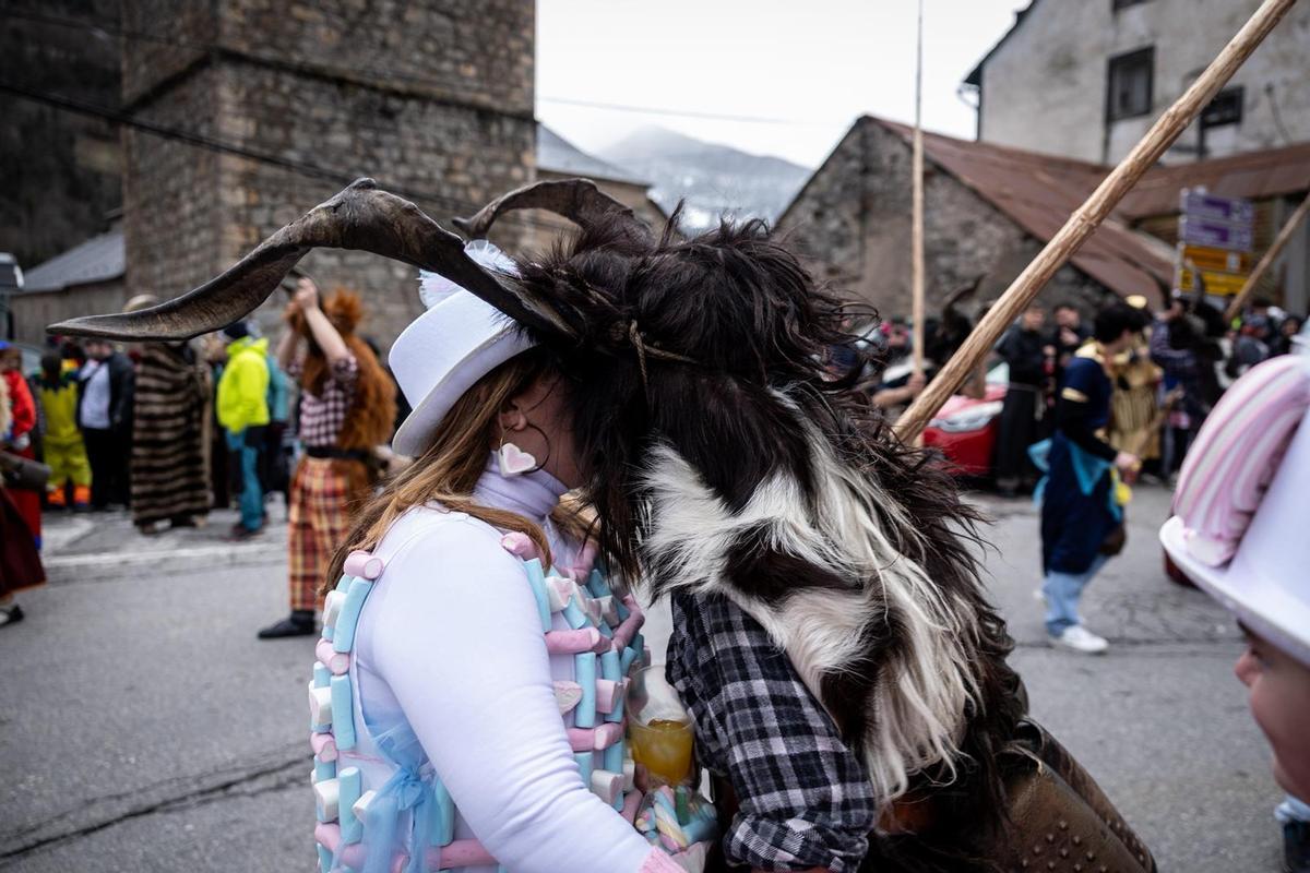 En imágenes I La localidad de Bielsa celebra su tradicional Carnaval
