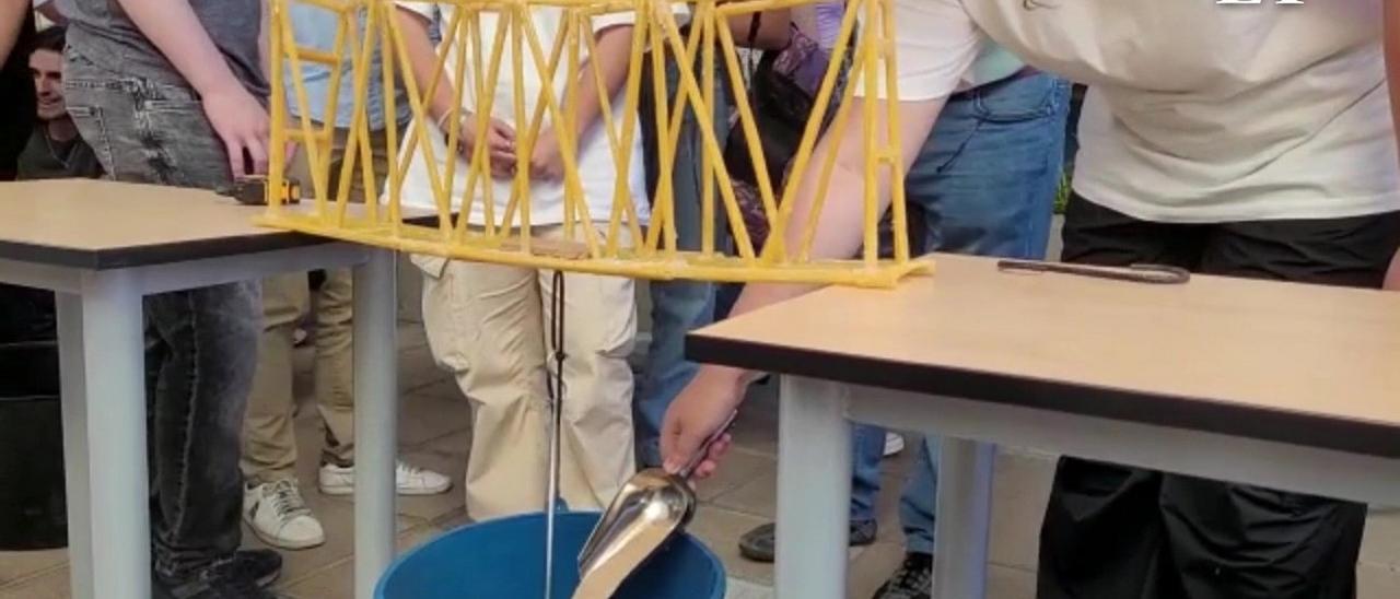 Concurso de 'Puentes de Espagueti' en la Escuela de Ingenieros Industriales y Civiles de la ULPGC