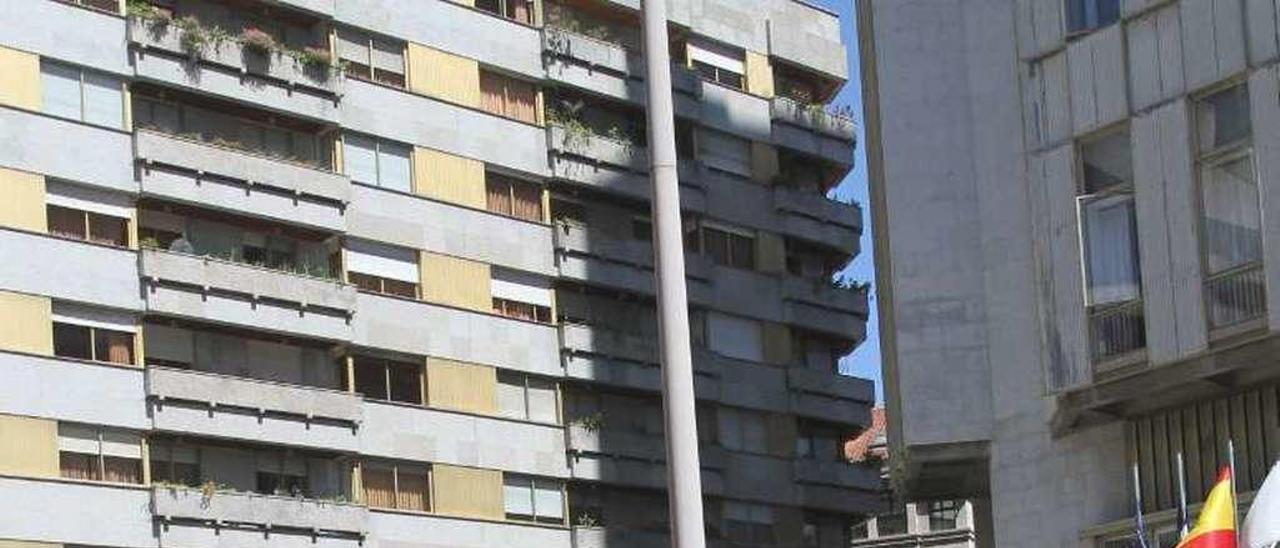 El local de hostelería, al lado de la &quot;Torre de Ourense&quot;. // Iñaki Osorio