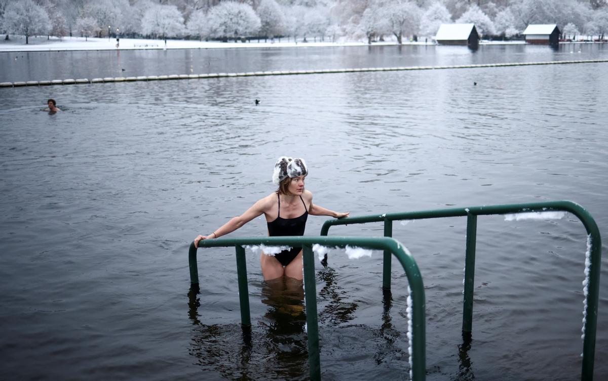 Baños helados en el lago Serpentine, en Londres