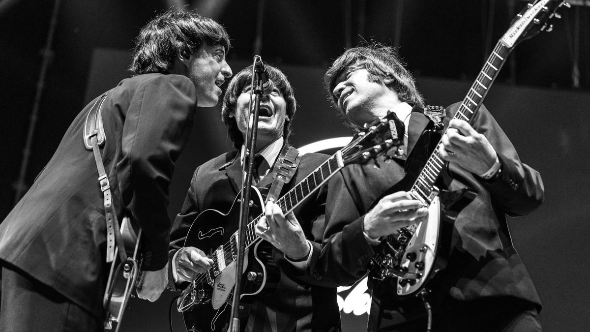 Abbey Road. De izquierda a derecha, Adrián Ghiardo (McCartney), Ferran Corbalán (Harrison) y Jordi Expósito (Lennon).