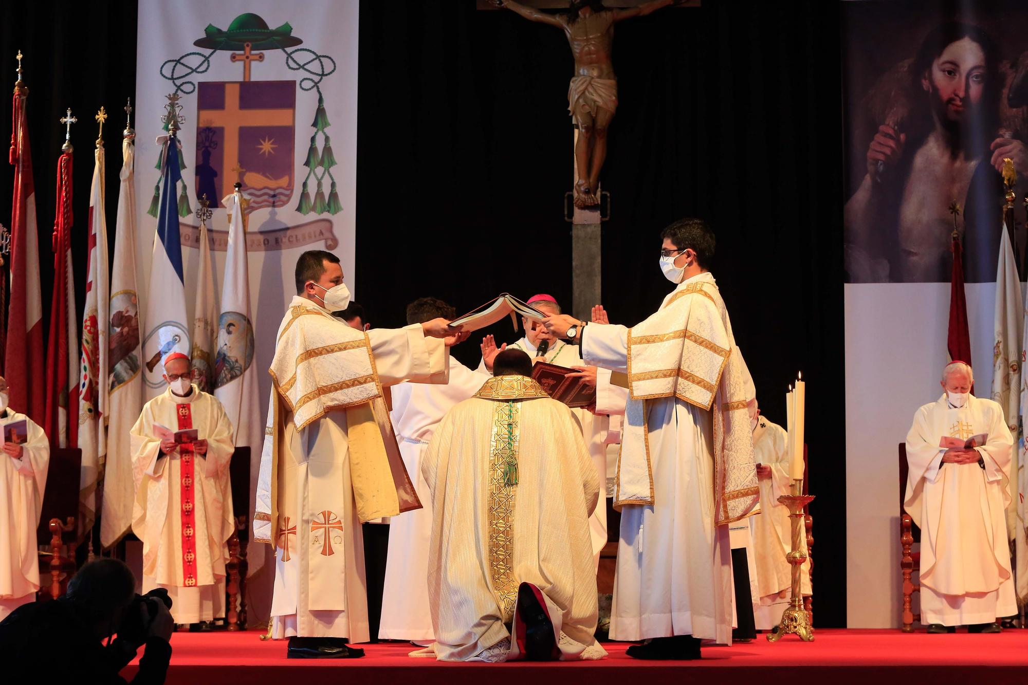 Ordenación del obispo en el Recinto Ferial