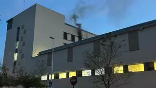 Evacúan dos plantas del hospital de Llíria por un incendio intencionado en una habitación