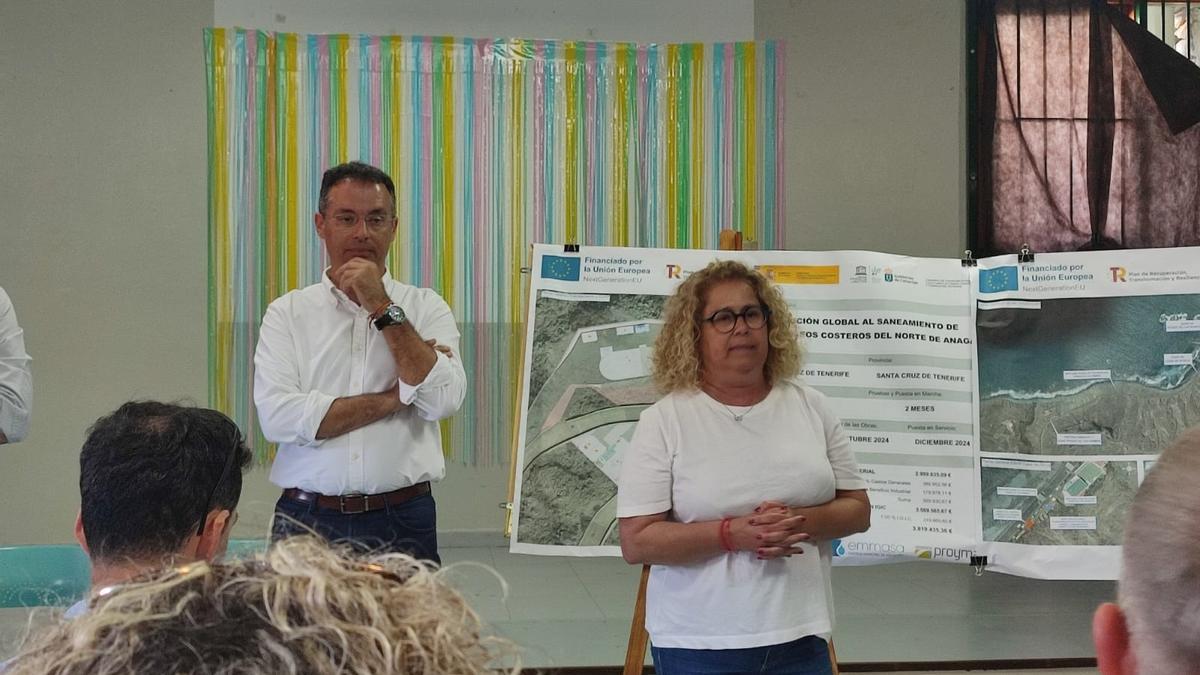 Inmaculada Fuentes (CC), concejala de Anaga, junto al responsable de Servicios Públicos, Carlos Tarife (PP).