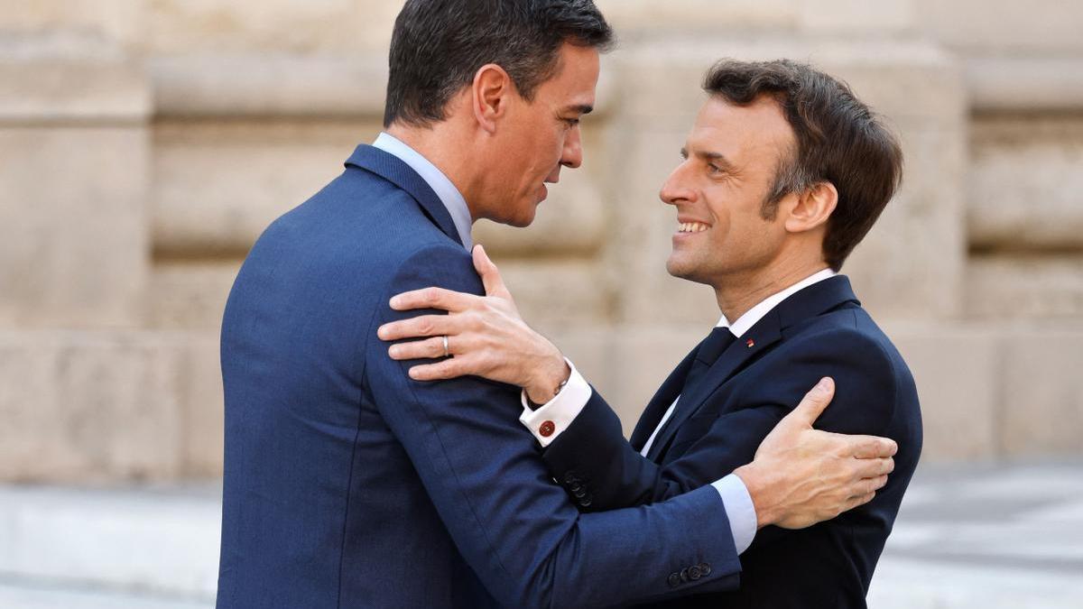 El presidente francés Emmanuel Macron y el presidente español Pedro Sánchez