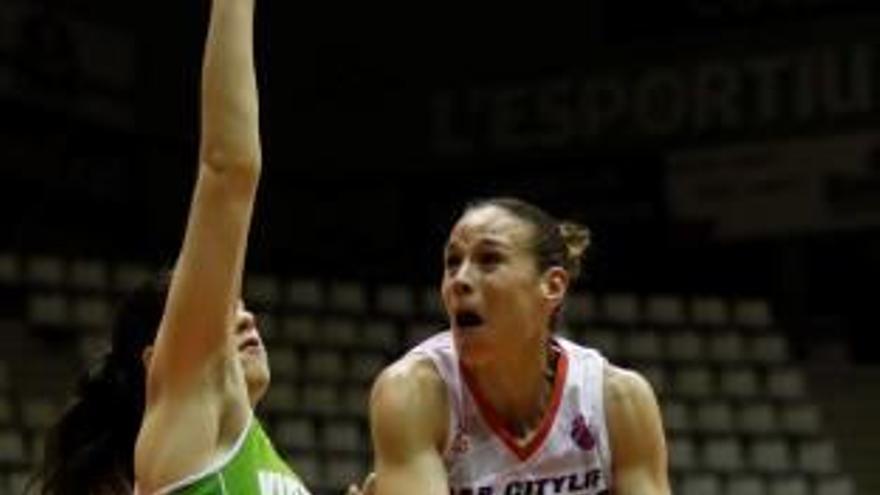 Núria Martínez, en el partit d&#039;anada a Fontajau.