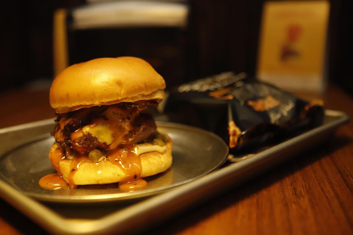 EN IMÁGENES | Nola Smoke competirá en el Campeonato de España de Hamburguesas con su propuesta Emmy Smoke