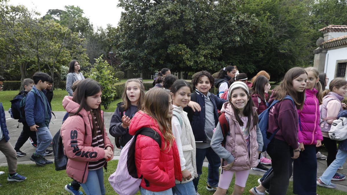 Un grupo de niños en el parque Ferrera.