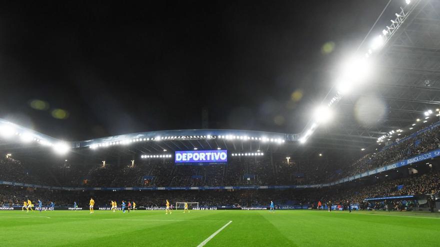 Aspecto del estadio de Riazor durante un partido del Deportivo. |  // CARLOS PARDELLAS