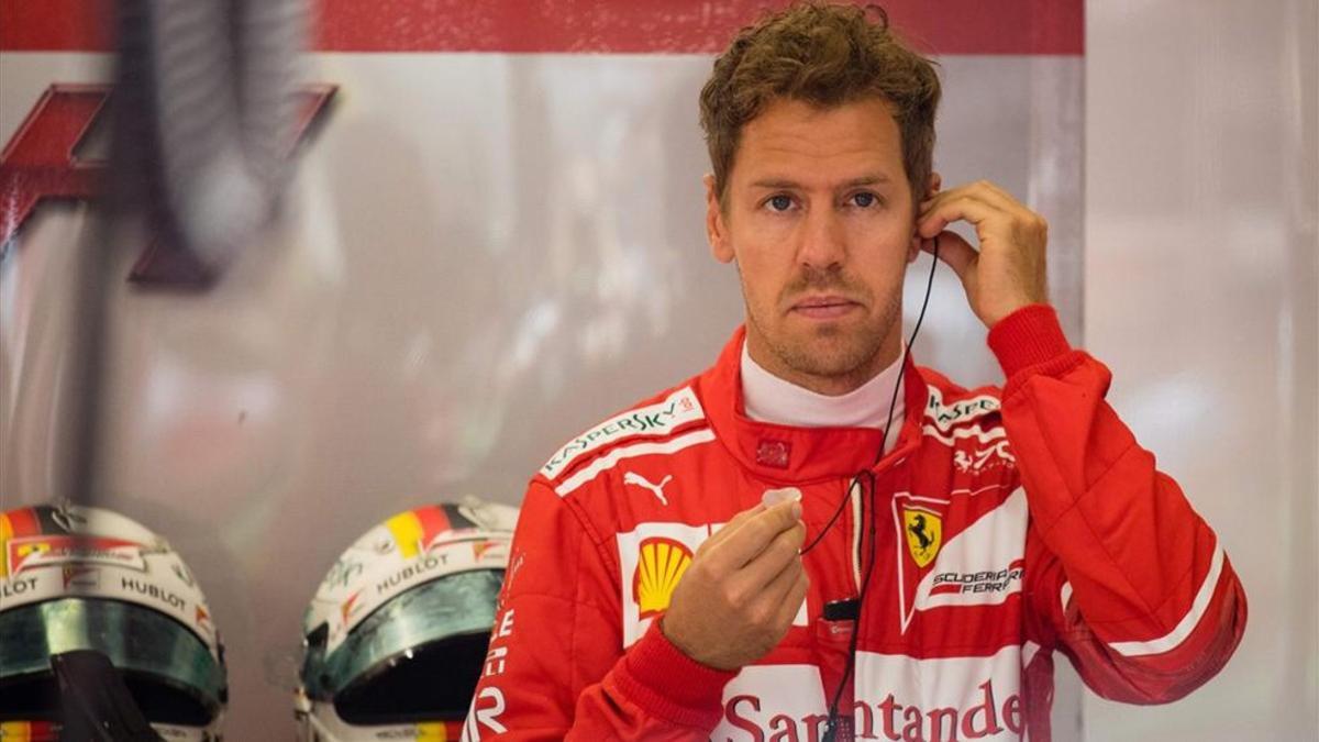 Vettel, concentrado previo al inicio de la sesión de calificación