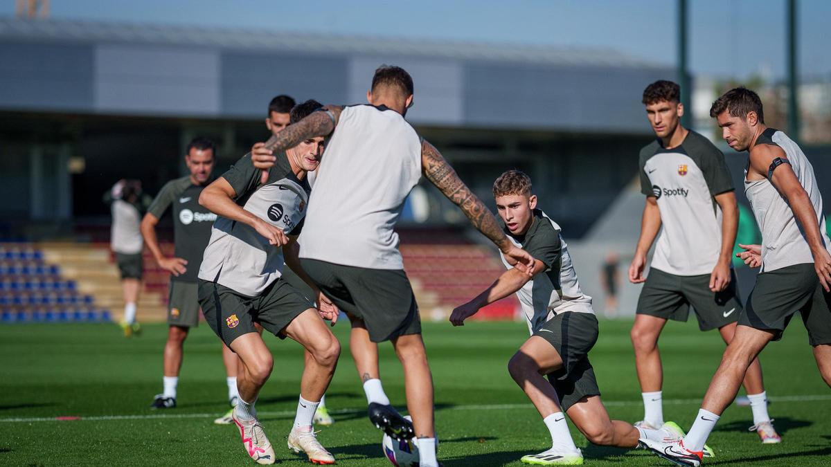 Xavi completa el entrenamiento con la presencia de ocho jóvenes