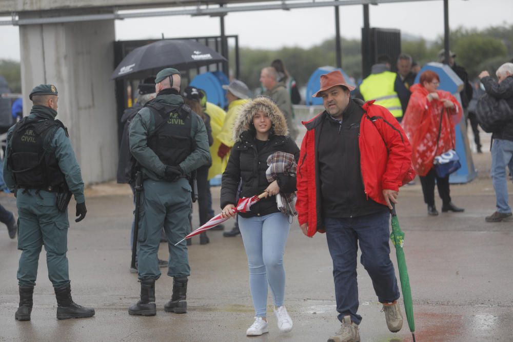 Más de 170.000 valientes desafían a la lluvia en Cheste