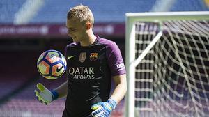 Jasper Cillessen, en el seu primer entrenament amb els seus companys del Barça.