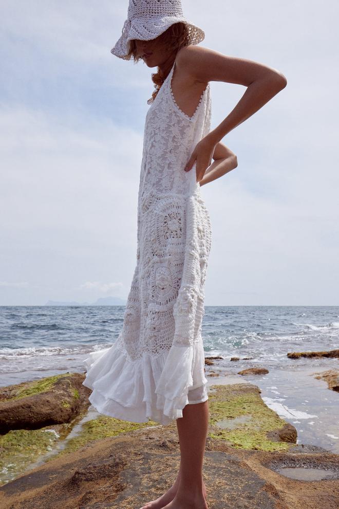 Vestido largo blanco punto crochet de Zara