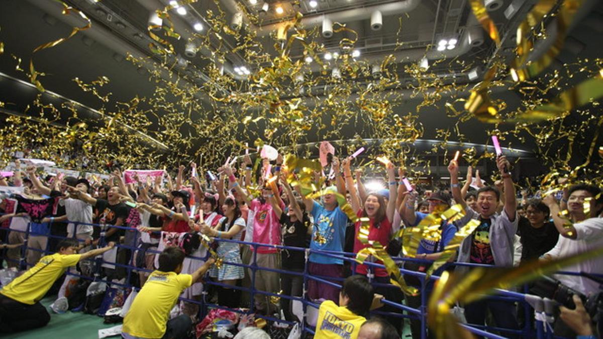 Ciudadanos japoneses celebran en Tokio la elección como sede de los Juegos del 2020