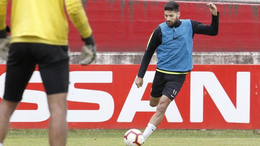 Carmona, en el entrenamiento de esta mañana en Mareo.