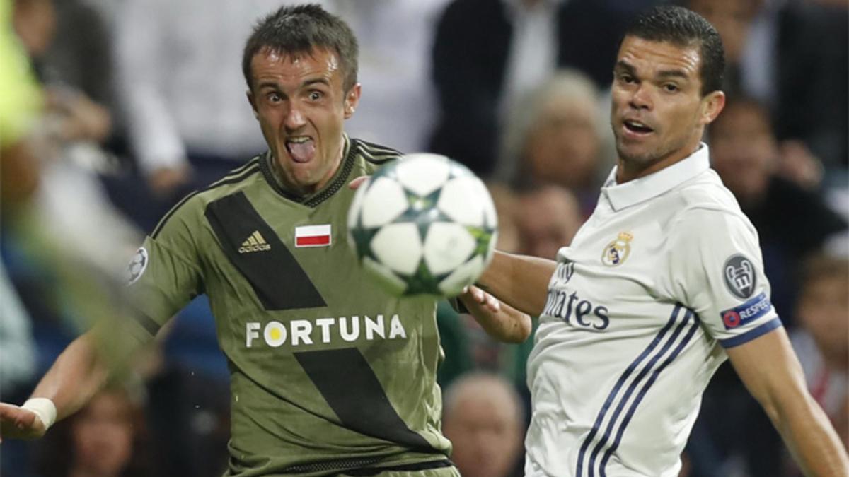 Pepe en el partido del Real Madrid frente al Legia de Varsovia en el Santiago Bernabéu (5-1)