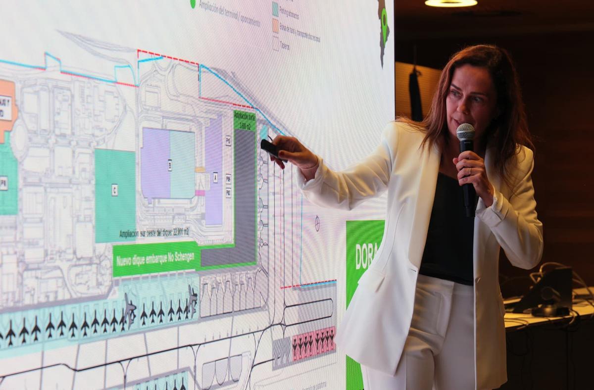 La directora del aeropuerto Alicante-Elche explica las mejoras previstas en la terminal y en la operativa de vuelos.