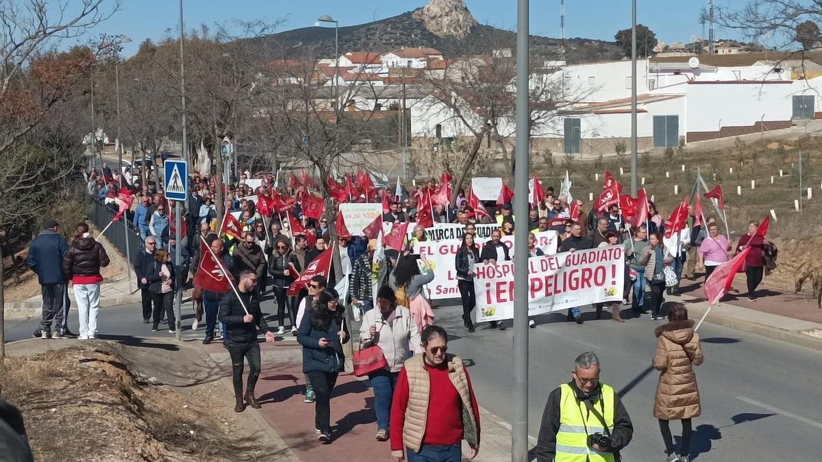 Participantes en la marcha por la sanidad pública de Peñarroya celebrada el 4 de marzo.