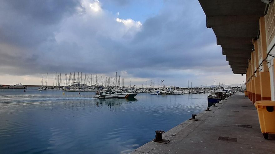 Una embarcación de la Guardia Civil estuvo ayer por la mañana en la zona, dentro de la investigación abierta.