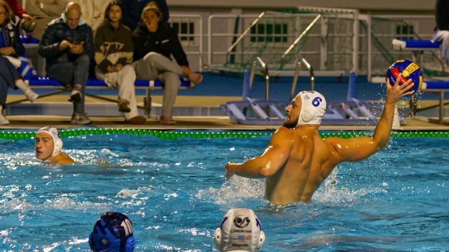 «Санта-Крус Тенерифе Ечейде» розгромно поступився «Паніоніосу» у чвертьфіналі Кубка Європи