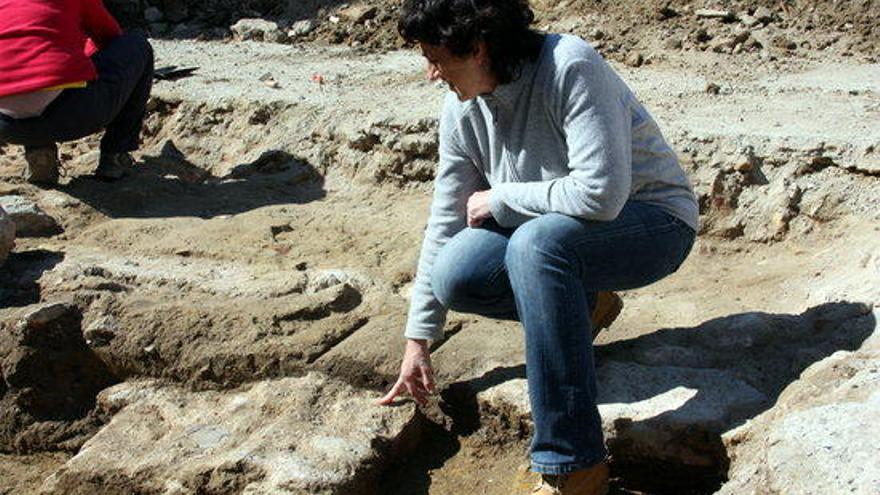 L&#039;arqueòloga Anna Maria Puig en el solar excavat