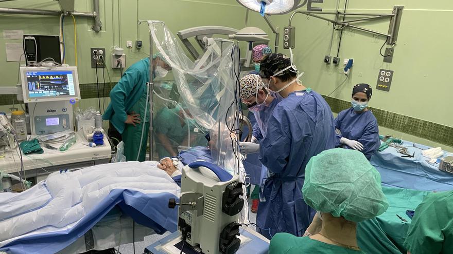 El Hospital General de Elche empieza a hacer cirugías para tratar el Parkinson