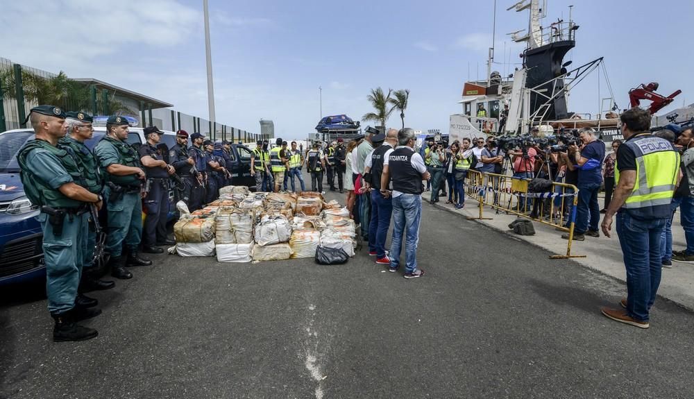 Llega el barco de la droga de Charlín