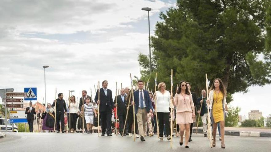 La Vall celebra una multitudinaria romería a la Sagrada Familia