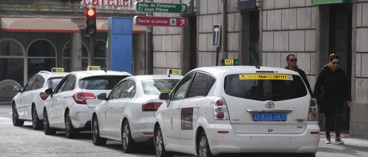 Parada de taxis de la calle Modesta Goicouría.