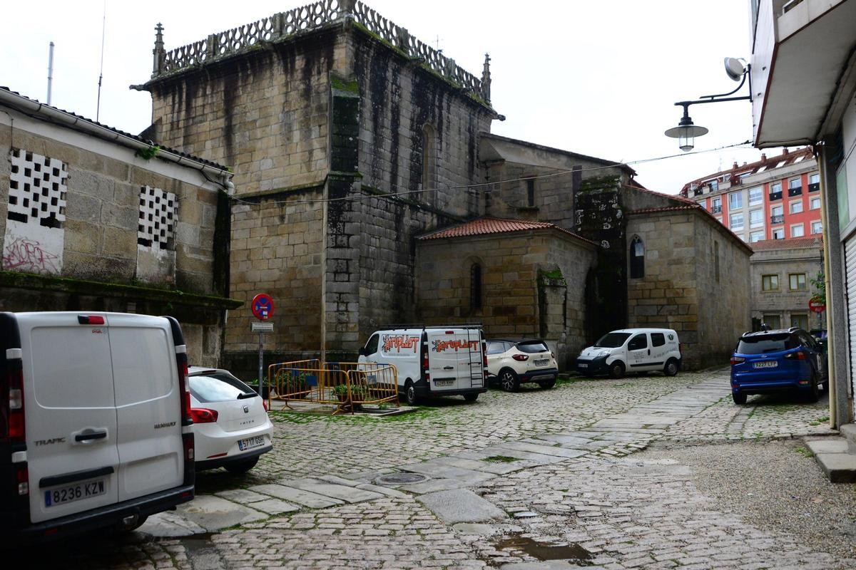 Combinación de adoquines y las losas de piedra en la rúa Estrela, antes de las obras.