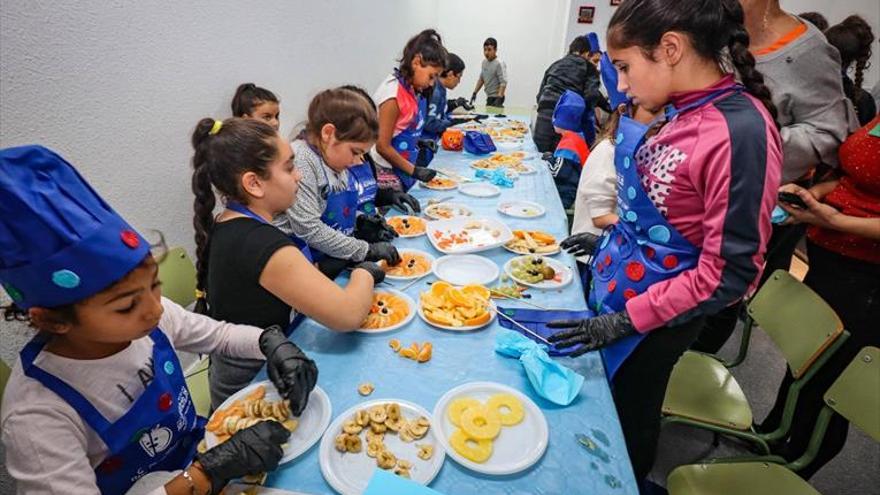 Alumnos gitanos elaboran un desayuno saludable