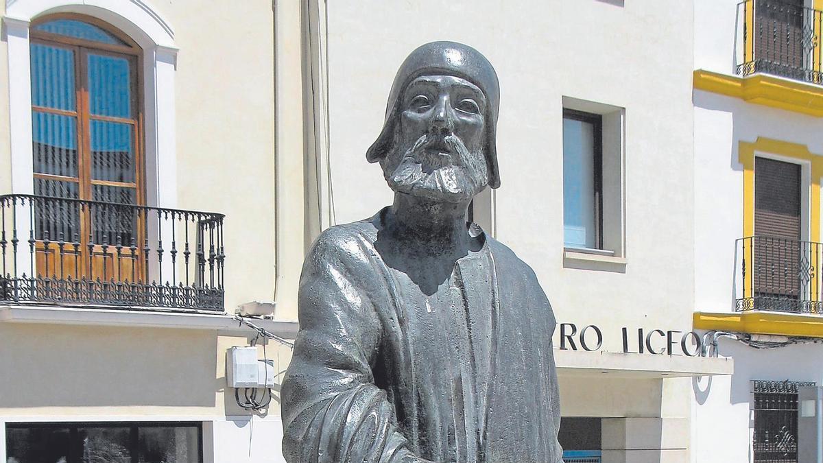 Estatua de Juan Alfonso de Baena que se encuentra en Baena, obra de Francisco Ariza