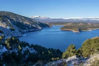 El pueblo madrileño que se asoma a un mar interior entre montañas
