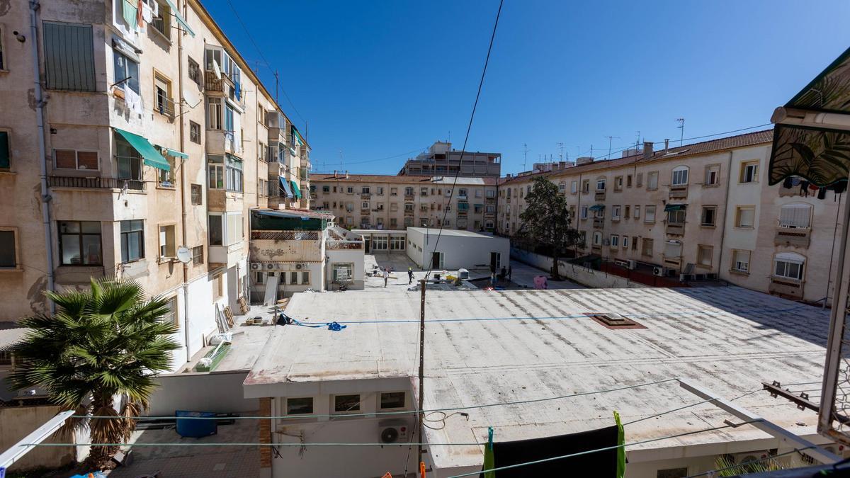 La nueva ubicación de la escuela infantil "7 enanitos", en el patio interior de un bloque de viviendas.