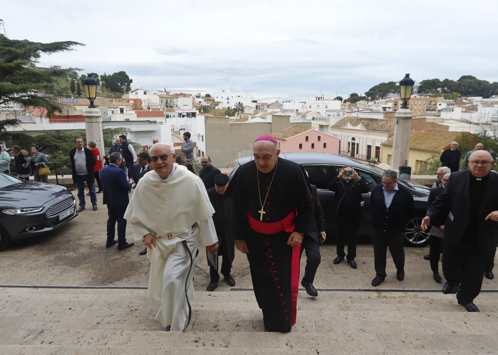 El arzobispo de València, Enrique Benavent visita el monasterio del Puig