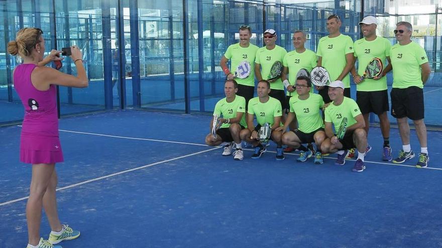 Un grupo de participantes en las pistas del Palma Pádel.