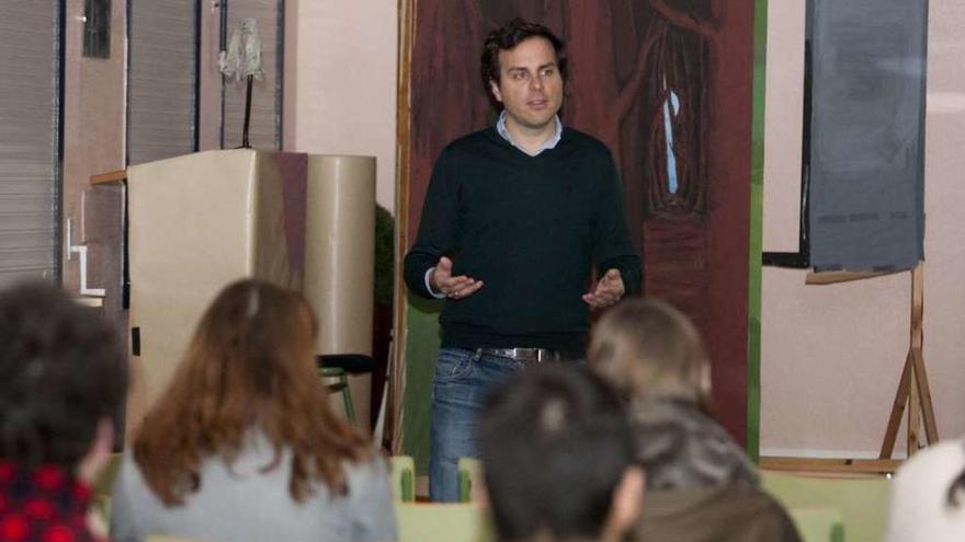 Alumnos do IES Isaac Díaz Pardo de Sada, onte, na charla de Pablo Crespo de &#039;A Coruña Emprende 2&#039;.