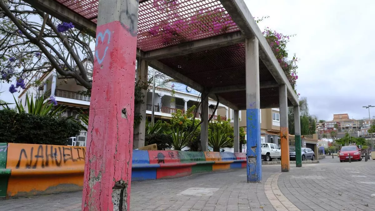 La convivencia se rompe en una plaza de Las Alcaravaneras: denuncias vecinales, sinhogarismo y deterioro