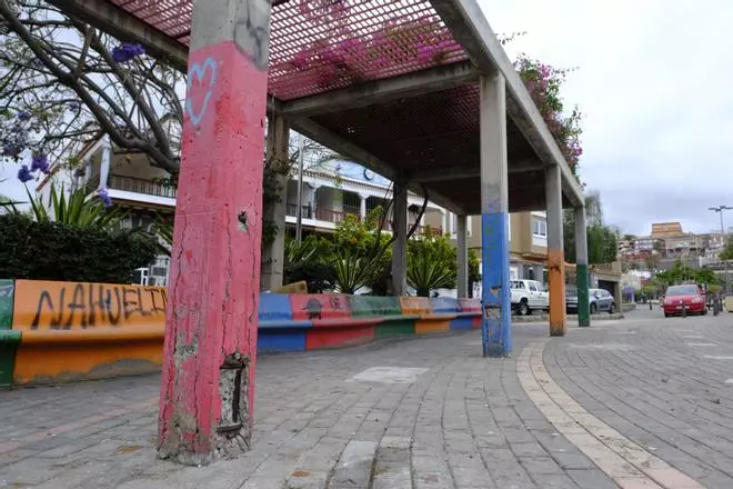 Mal estado de la Plaza Gabriel Megías Pombo en Las Alcaravaneras (Las Palmas de Gran Canaria)