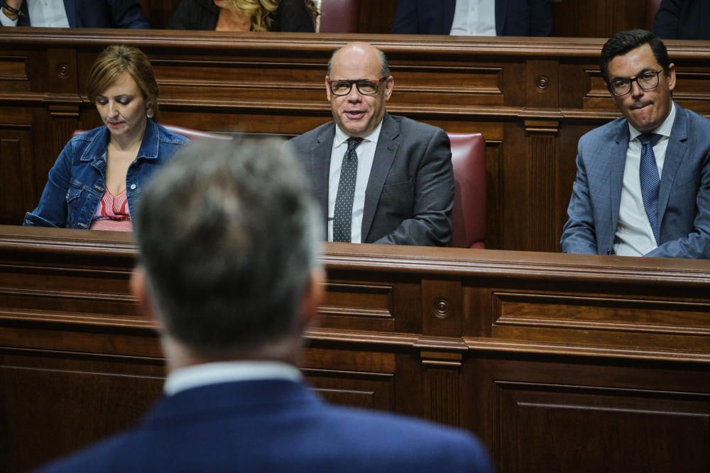 Torres, ante el pleno del Parlamento