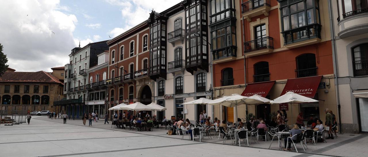 Las terrazas de la plaza de Pedro Menéndez.