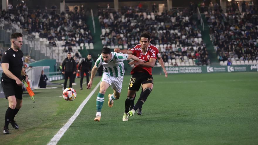 El Córdoba CF se queda a medias con el Real Murcia en El Arcángel