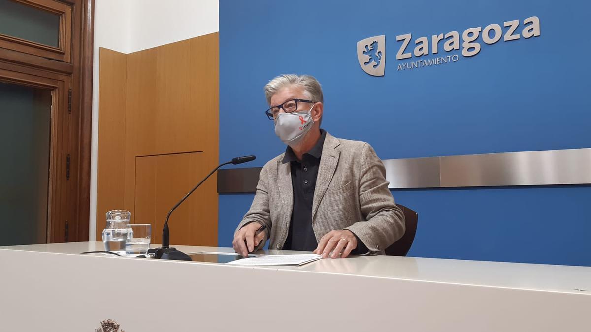 El portavoz de ZeC, Pedro Santisteve, en la rueda de prensa de este viernes.