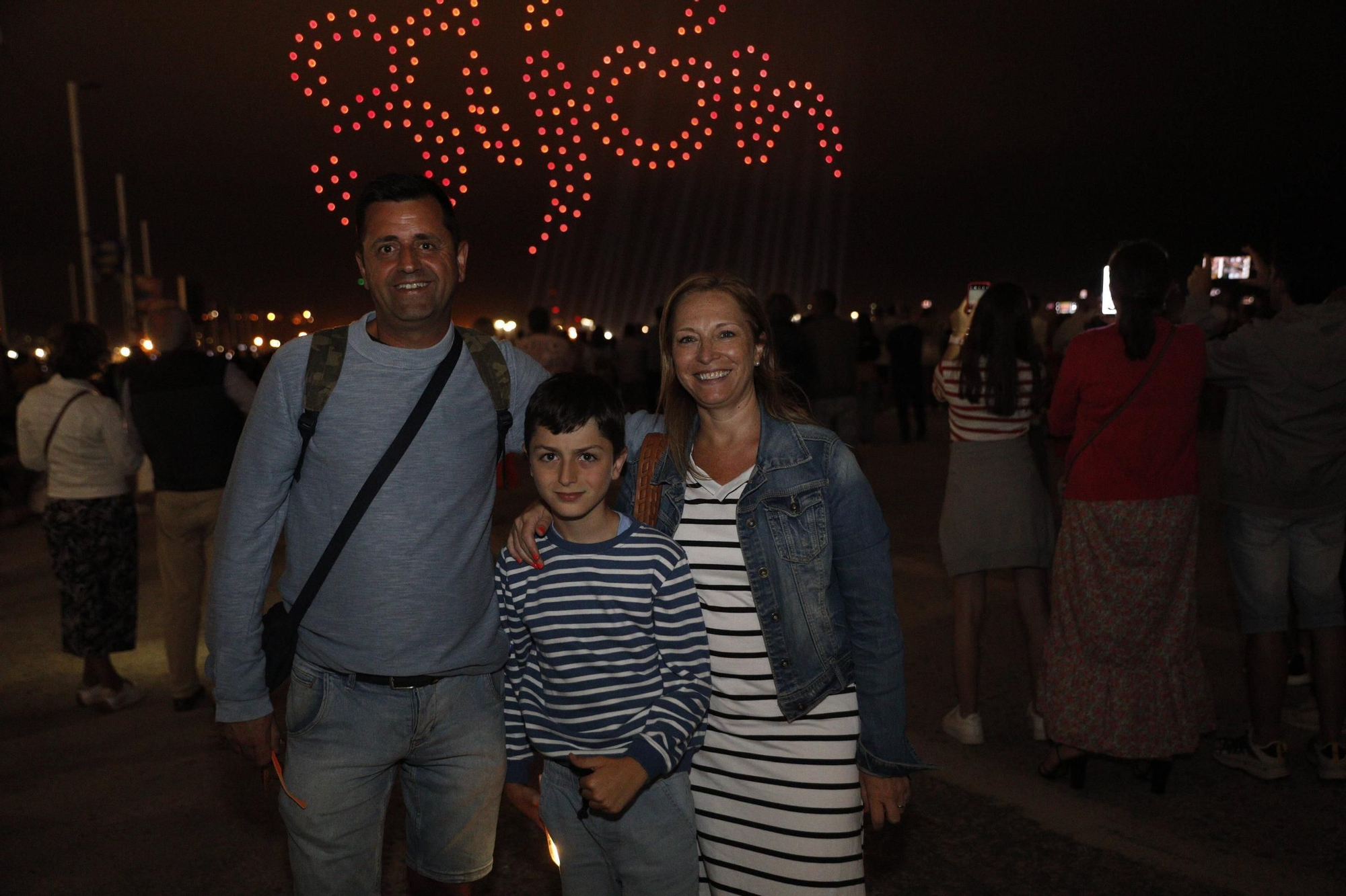 Así ha sido la primera cita de la noche de los drones en Gijón