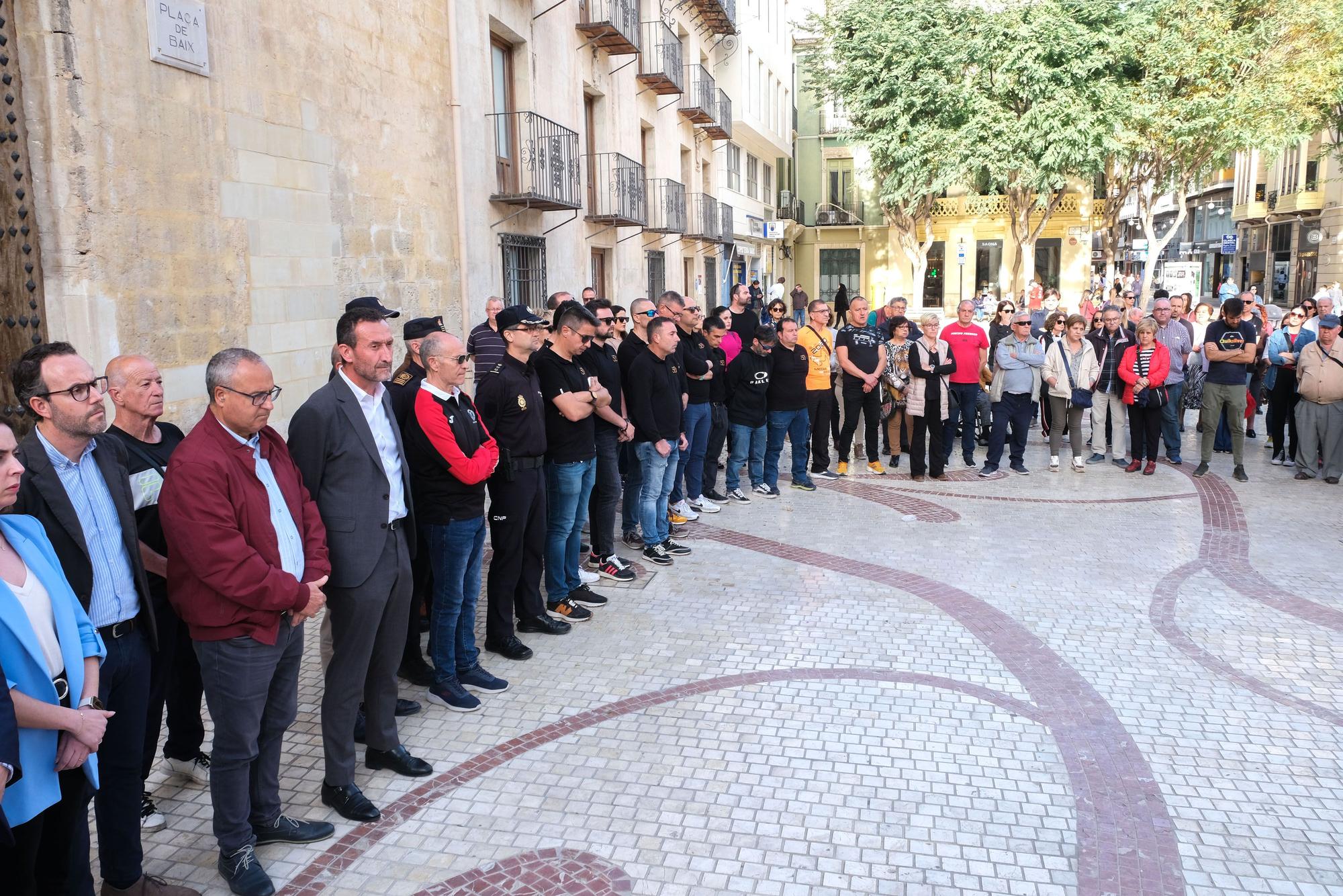 Elche rinde homenaje al joven fallecido en la Media Maratón