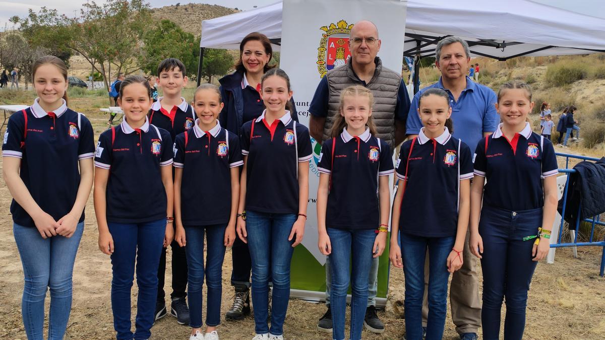 La Bellea del Foc Infantil y sus Damas de Honor han participado en la plantación de 400 árboles.