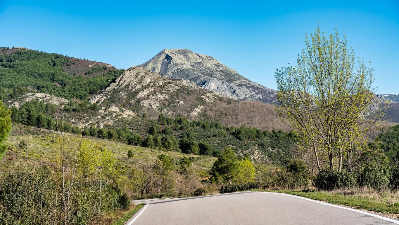 El Pico Ocejón en la Sierra Norte de Guadalajara