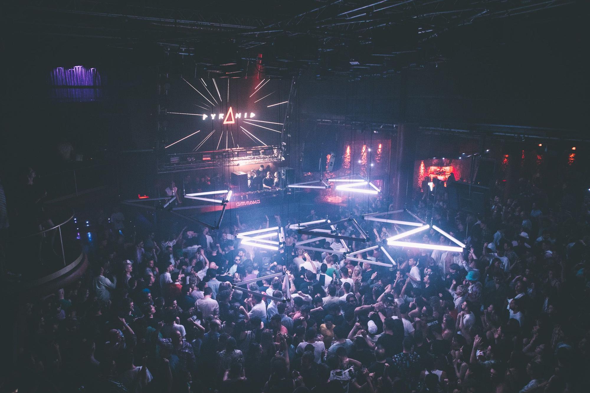 Fiesta en Amnesia Pyramid (2022) en Ibiza para calentar motores